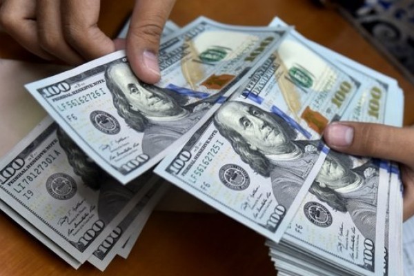 ​Dollar yeni həftəyə belə 