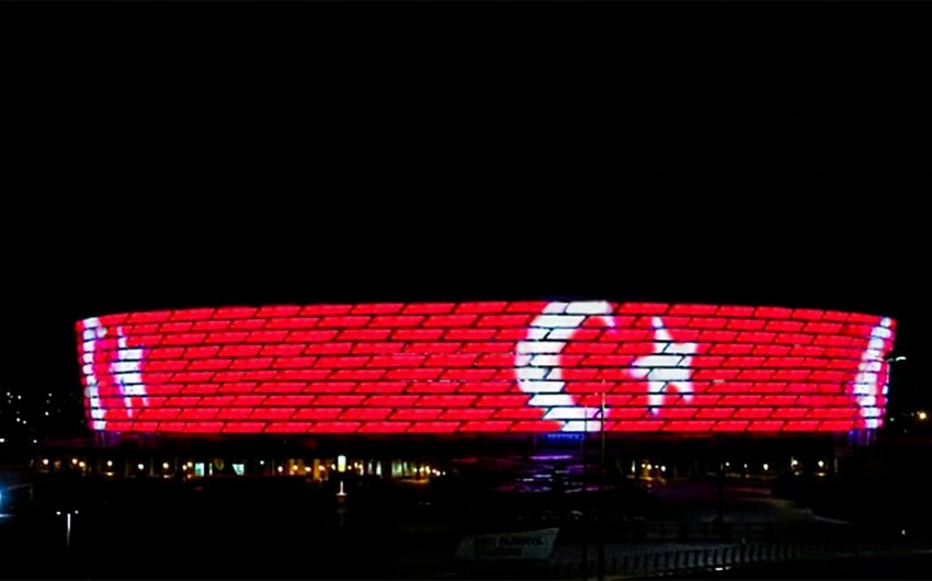 ​Bakı Olimpiya Stadionu Türkiyə bayrağı ilə 