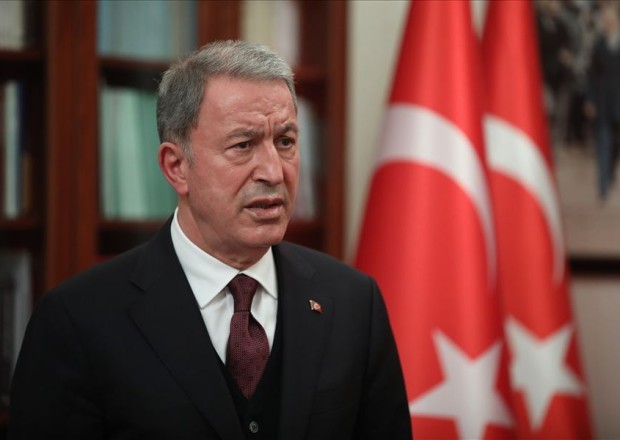 ​Hulusi Akar şəhid baş leytenantdan danışarkən