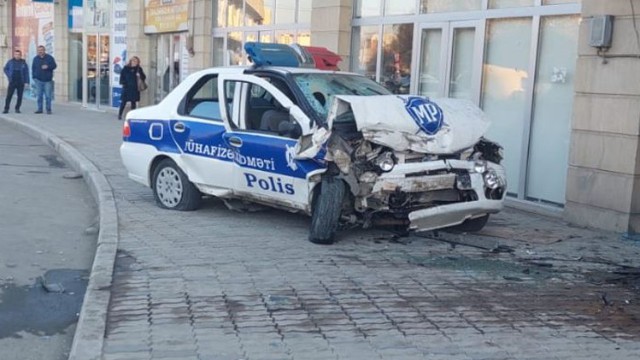 ​Gəncədə polis qəzaya düşüb ÖLDÜ