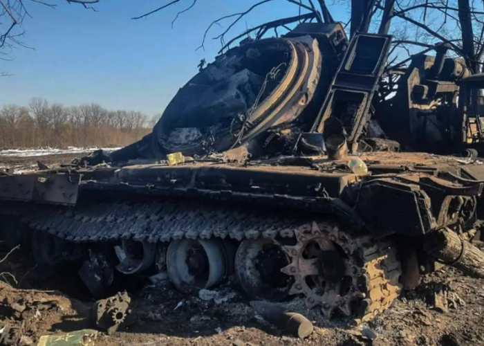 ​Rusiyanın 605 tankı Ukraynada 