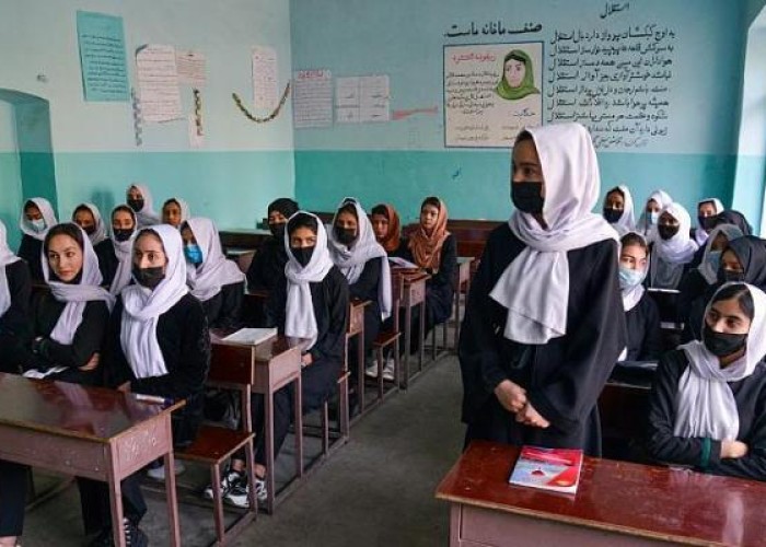 ​Taliban qızların tam təhsil almasına 
